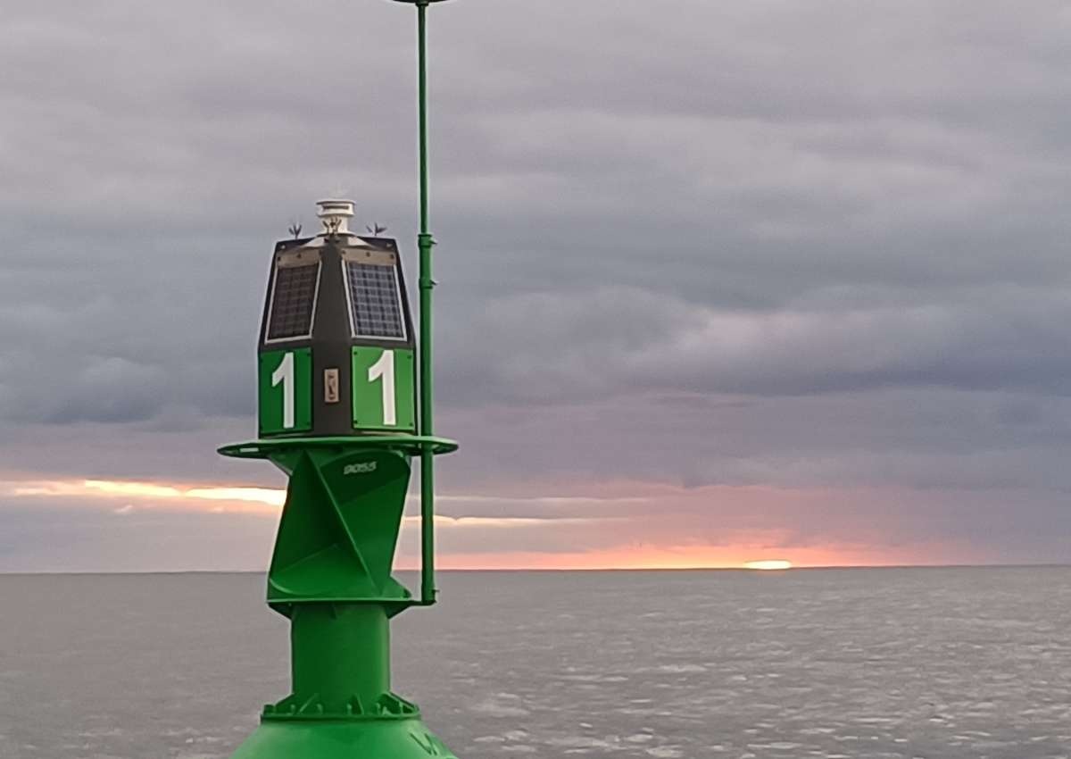 Helgoland Fahrwassertonne erloschen/ buoy unlit - Navinfo bei Helgoland (Unterland)