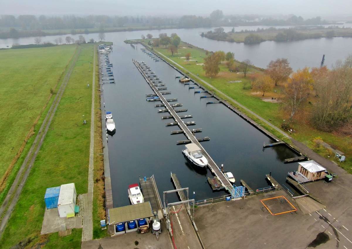 Bremen - Wassersportzentrum Oberweser Bremen-Hemelingen GmbH - Hafen bei Bremen (Hemelingen)