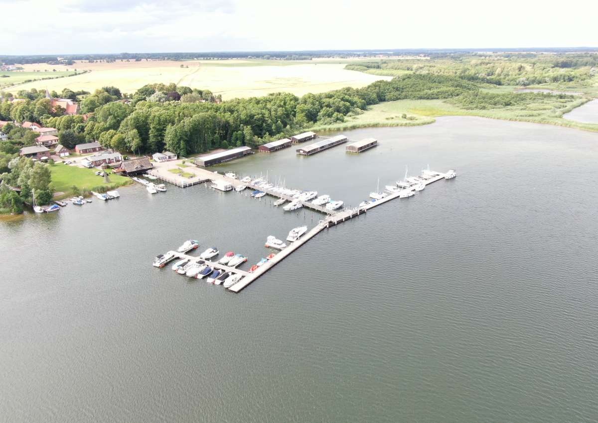 Müritz Marina Höcker - Hafen bei Sietow